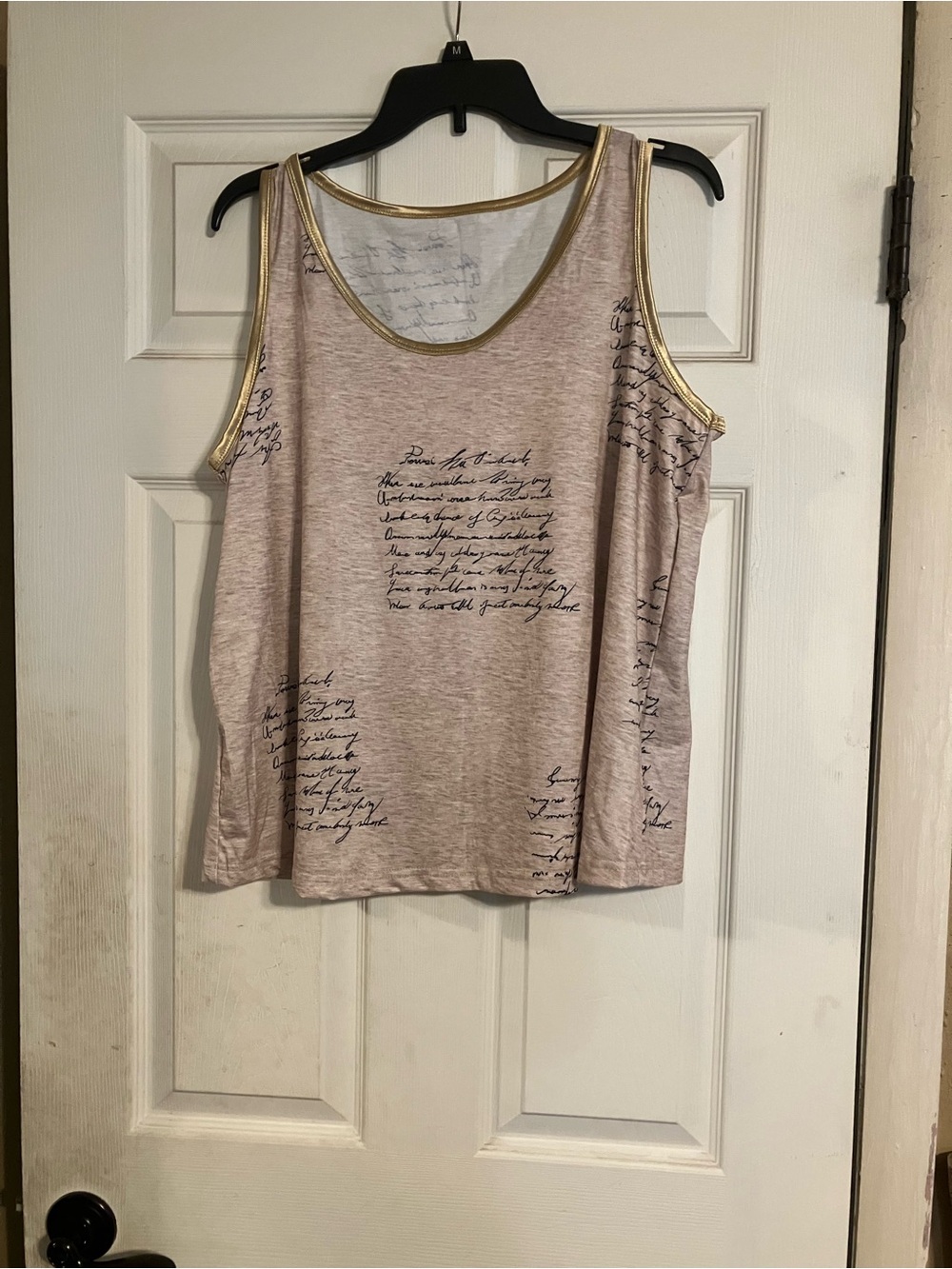 Women’s Sleeveless Script-Print Tank Top with Gold Trim - Light Mauve Size Large